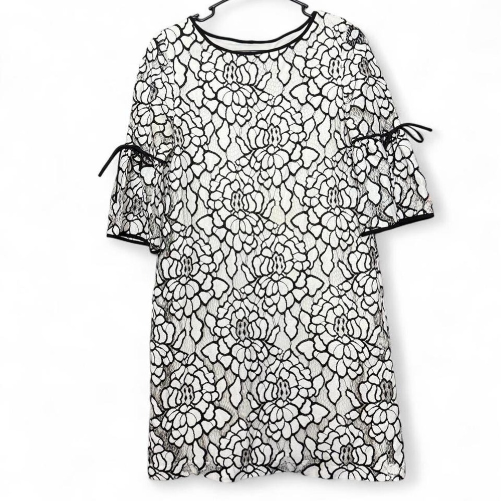 Sandra Darren size 10 white and black lace dress with flared sleeves